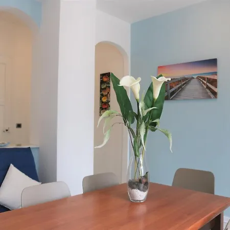 Beachfront Luminous Flat In *