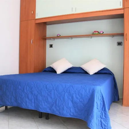 Beachfront Luminous Flat In דירה
