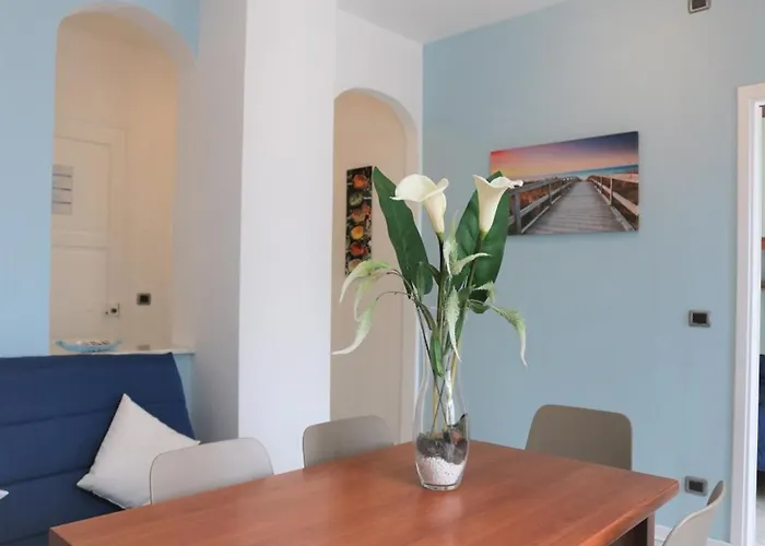 Beachfront Luminous Flat In *