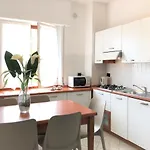 Beachfront Luminous Flat In Apartamento