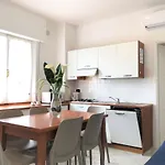 Beachfront Luminous Flat In Apartamento