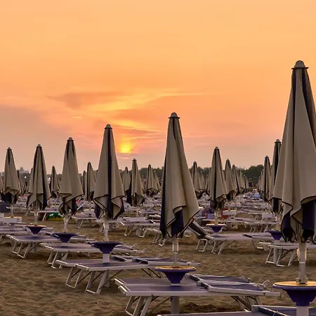 Beachfront Luminous Flat In Appartamento Bibione