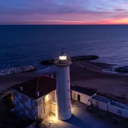 Beachfront Luminous Flat In Bibione