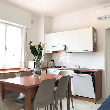 Beachfront Luminous Flat In Διαμέρισμα